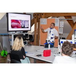 Ryf AG | Workshop mit dem neuen Ryeco AM 2000 & AM 6000 Operations 3D Dental Stereo Mikroskop