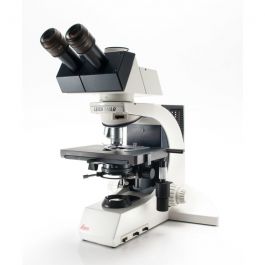 Wie-Tec | Generalüberholtes Leica Durchlichtmikroskop DMLB mit Fototubus und drei Objektiven