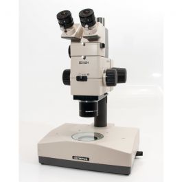 Wie-Tec | Generalüberholt Olympus SZH Stereomikroskop mit Durchlichtstativ und Fototubus