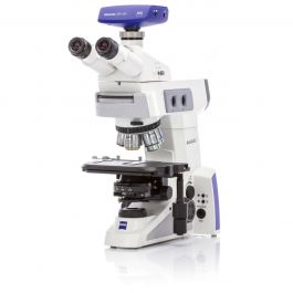 Diagonal: Das Aufrechte Mikroskop ZEISS Axiolab 5 mit Axiocam 208 Farbkamera für die Hämatologie