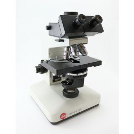 microscopia | Gebrauchtes Leitz Aufrechtes Mikroskop DIALUX 22 mit DIC-Ausstattung