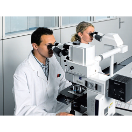 LLS Rowiak: Das Aufrechte Mikroskop ZEISS Axioscope 5 mit Multidiskussionseinrichtung für die histopathologische Befundung (Routinediskussion und Ausbildung)